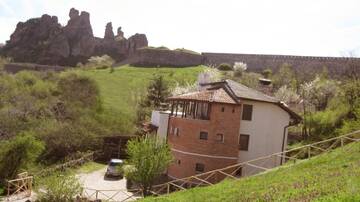 Фото Гостевой дом Castle Cottage Bed &amp; Breakfast г. Белоградчик 1